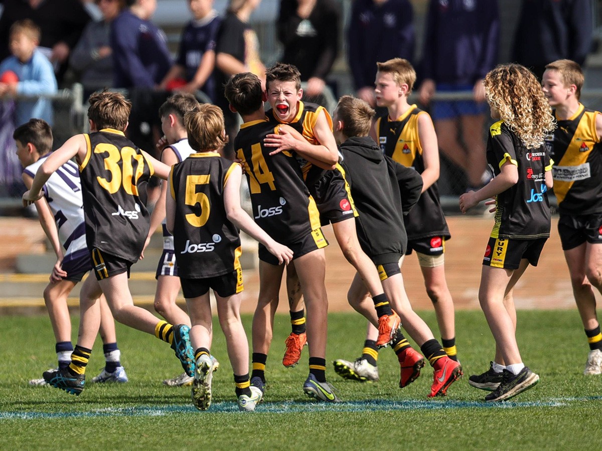 Finer Embroidery, Uniforms, Sports Wear, Clubs, School Uniforms, Embroidery, Dye Sublimation, Embroidery, School sports team wearing embroidered club uniforms